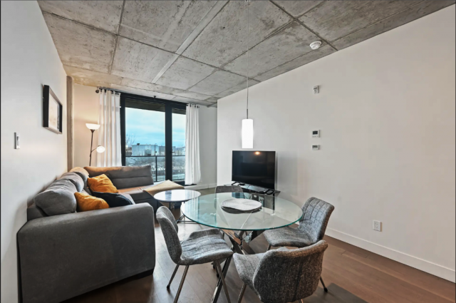 Ville-Saint-Laurent  1 b. $100/day. Apartment for rent in Ville-Saint-Laurent