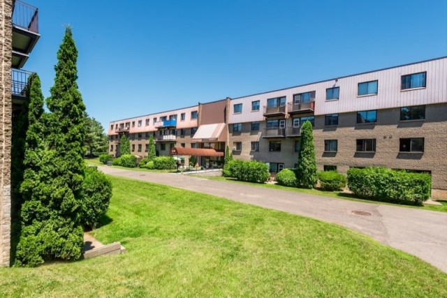 Brossard Apartment 1 b. $949/month. Apartment for rent in Brossard