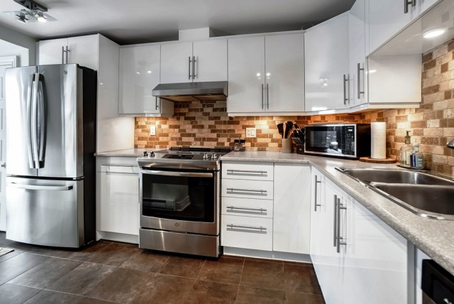 Ville-Emard and Cote-St-Paul  4+ b. $93/day. Apartment for rent in Ville-Emard and Cote-St-Paul