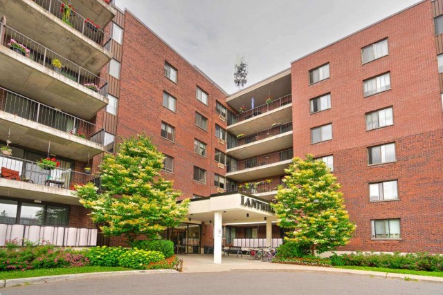Pointe-Claire Apartment 3 b. $2,625/month. Apartment for rent in Pointe-Claire