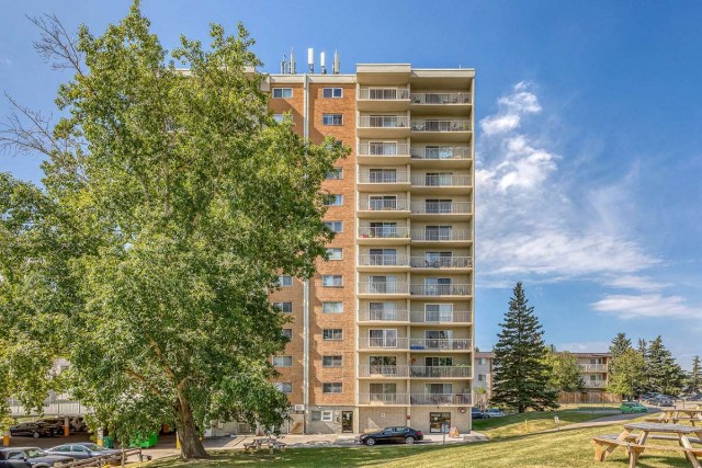Calgary Apartment 3 b. $2,095/month. Apartment for rent in Calgary