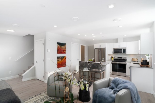 Kelowna Apartment 1 b. $1,900/month. Apartment for rent in Kelowna