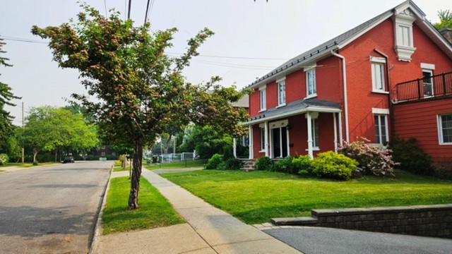 Longueuil  3 b. $100/day. Apartment for rent in Longueuil