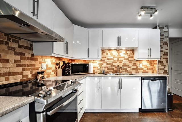 Ville-Emard and Cote-St-Paul  4+ b. $110/day. Apartment for rent in Ville-Emard and Cote-St-Paul