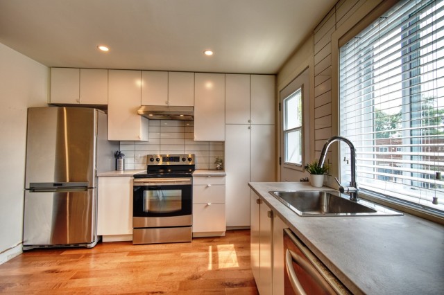 Mercier and Nouveau-Rosemont  1 b. $50/day. Apartment for rent in Mercier and Nouveau-Rosemont