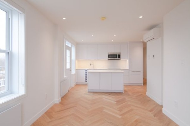 Outremont Apartment 3 b. $1,999/month. Apartment for rent in Outremont