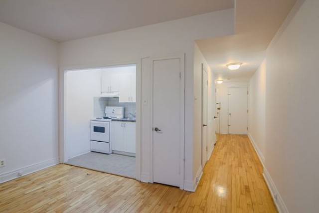 Cote-des-Neiges Apartment 1 b. $900/month. Apartment for rent in Cote-des-Neiges
