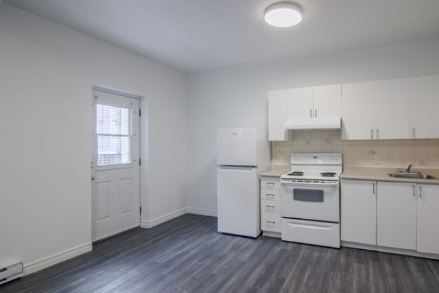 Plateau Mont-Royal Apartment Studio $1,195/month. Apartment for rent in Plateau Mont-Royal