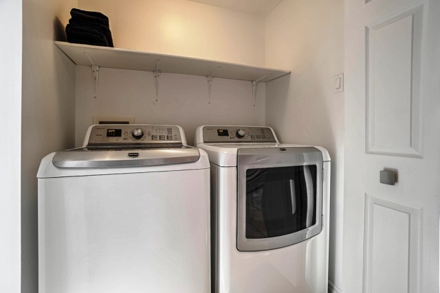 Ville-Emard and Cote-St-Paul  2 b. $80/day. Apartment for rent in Ville-Emard and Cote-St-Paul