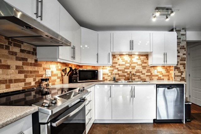 Ville-Emard and Cote-St-Paul  4+ b. $110/day. Apartment for rent in Ville-Emard and Cote-St-Paul