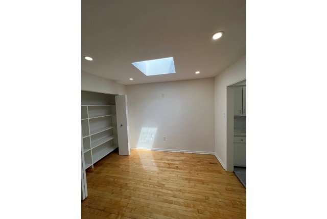 Dorval Apartment 1-2 b. $1,300/month. Apartment for rent in Dorval