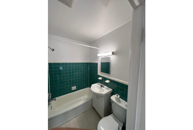 Dorval Apartment 1-2 b. $1,300/month. Apartment for rent in Dorval
