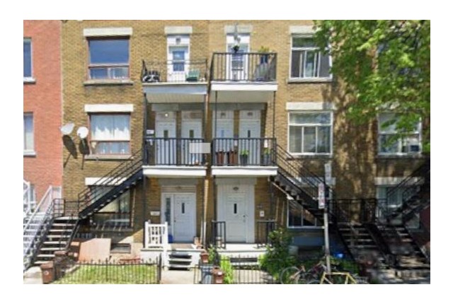 Park-Extension Plex 2 b. $1,040/month. Apartment for rent in Park-Extension